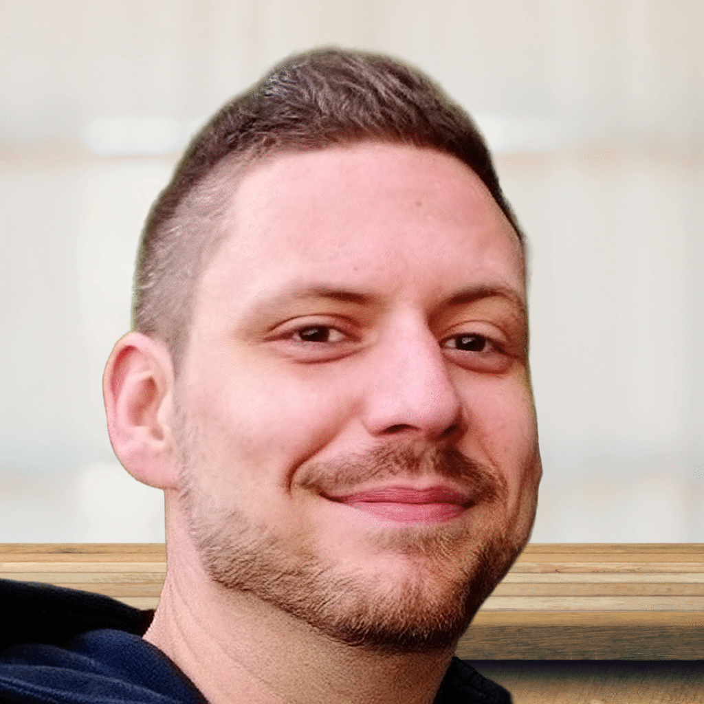 michal panek support team lead logmanager profile picture